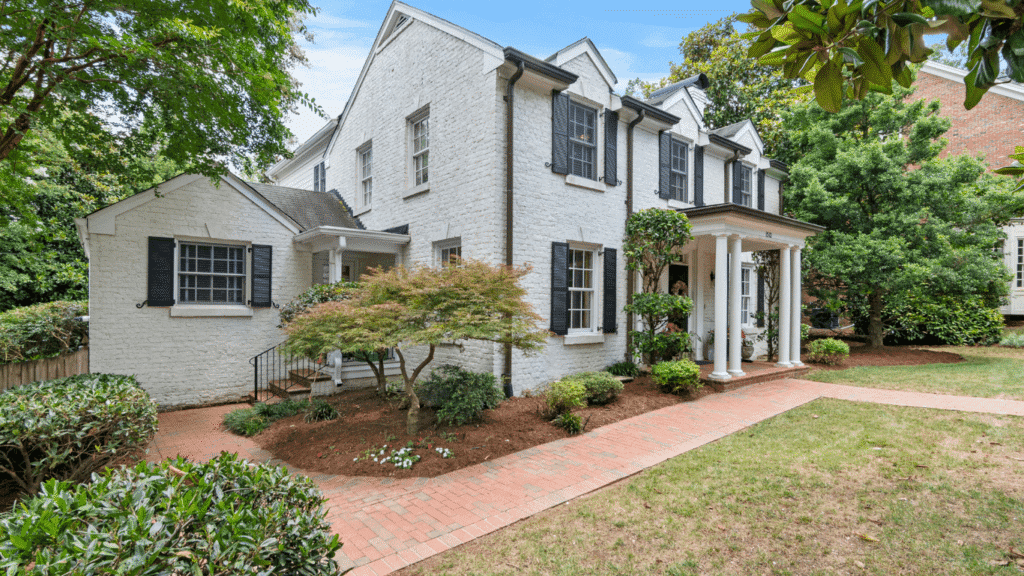 Exterior deck installation service in Toronto with modern wood finish