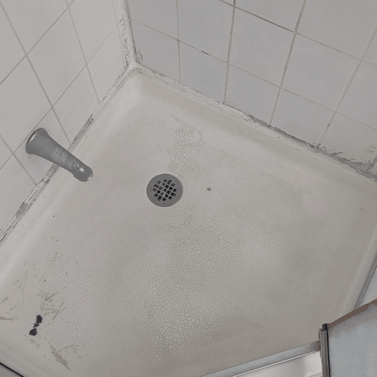 Removing old caulking from bathroom or kitchen area