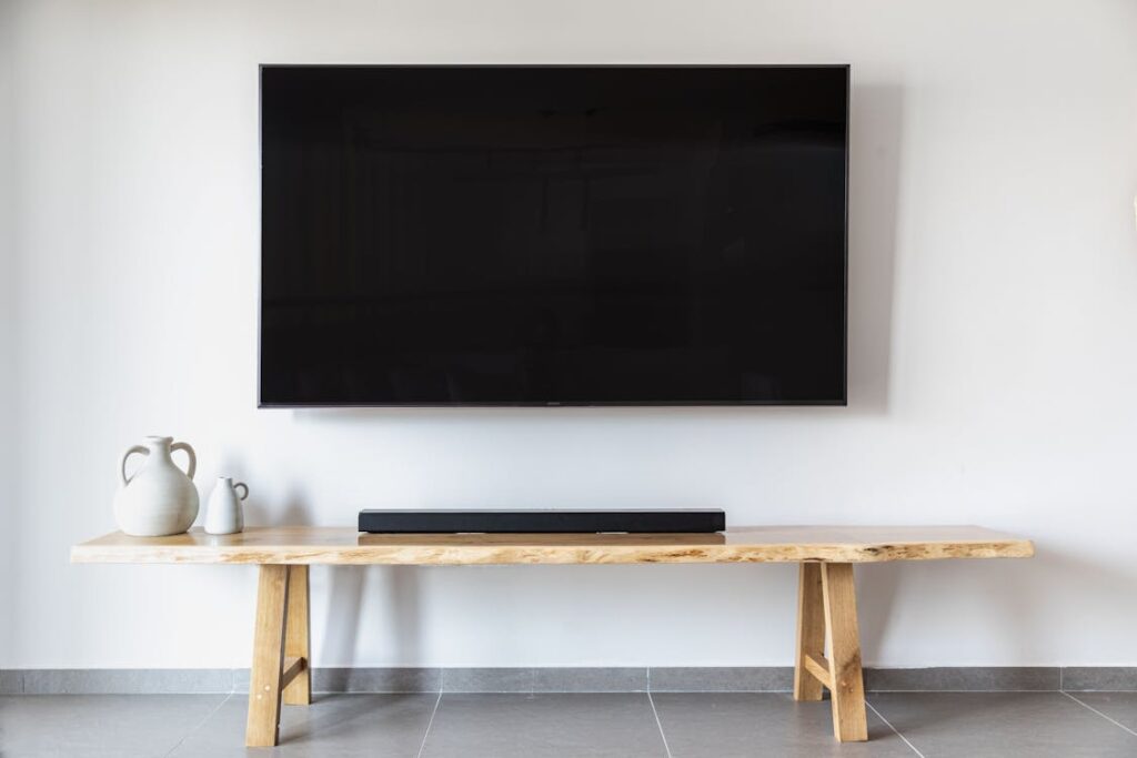 Flat screen TV mounted on wall Toronto – clean professional installation by RenoHeal