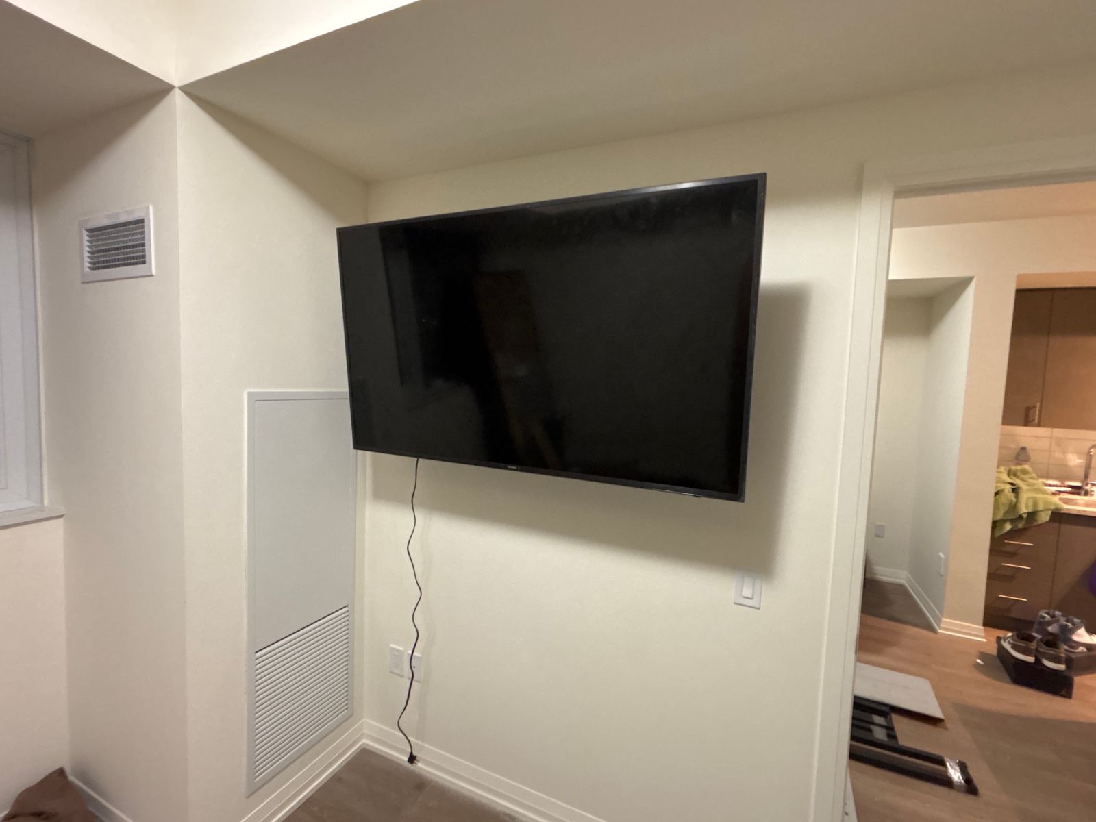 Full motion TV mount installation Vaughan – TV mounted on an articulating arm in a condo living room